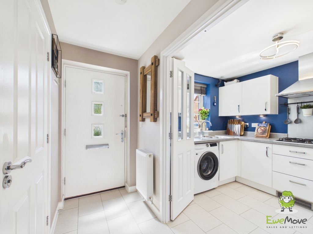 Property photo 2 of 20 Ewemove Estate Agents Basingstoke - Tubb Way