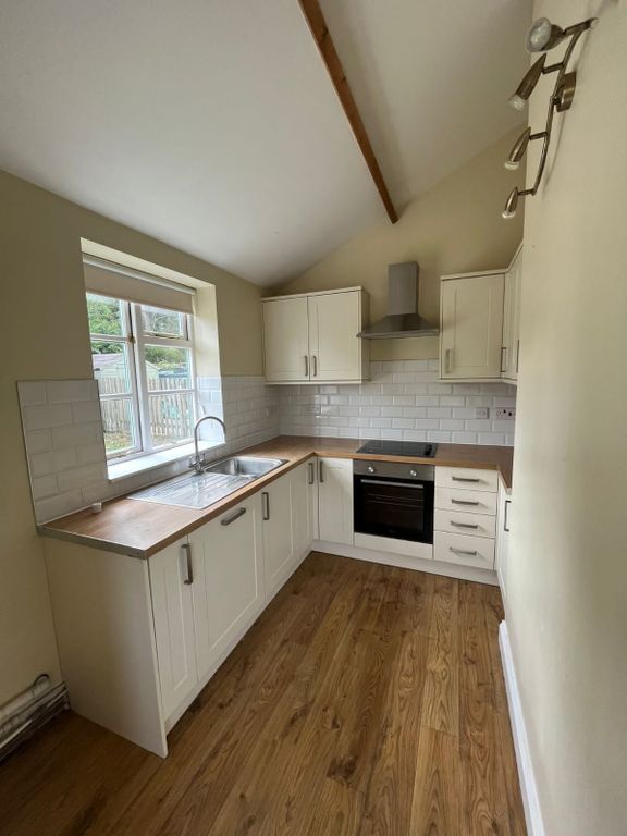 Property photo 3 of 7 Kitchen