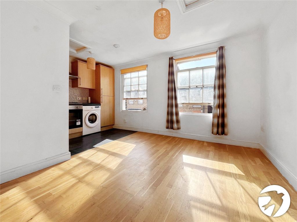 Property photo 2 of 8 Picture No. 05