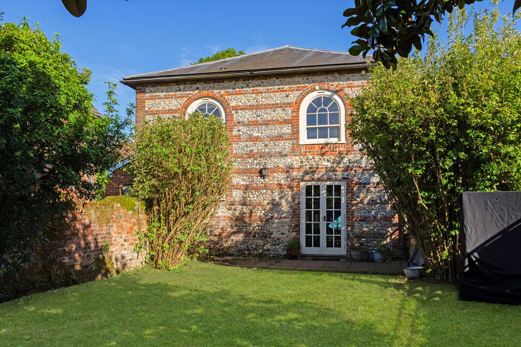 Property photo 1 of 11 Image