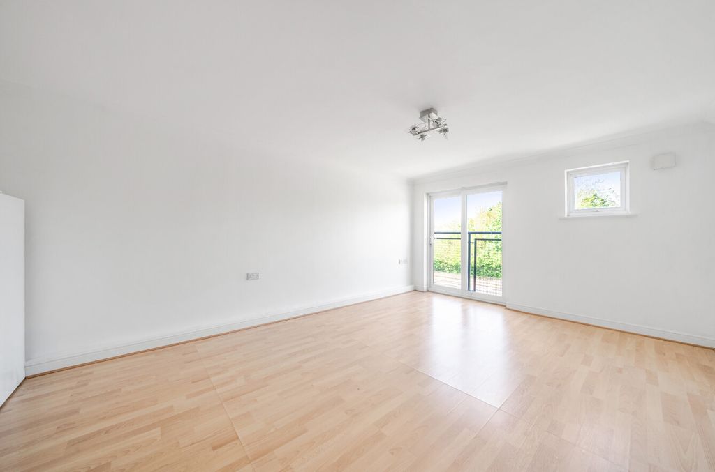 Property photo 2 of 15 1453592-3-69Ef5c6...