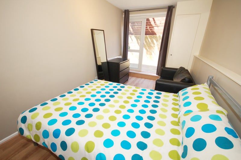 Property photo 2 of 9 Room 3 - £950 Available From 27/04/2026Room 3 - £950 Available From 27/04/2026