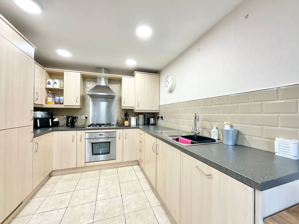 Property photo 2 of 23