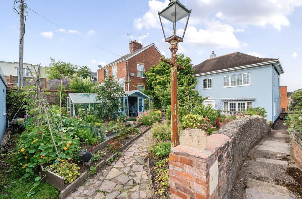 Property photo 1 of 23 Tiverton Seddons