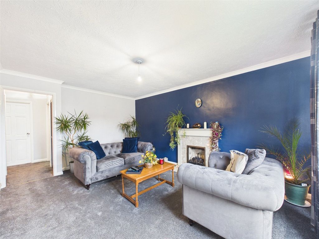 Property photo 2 of 22 Living Room