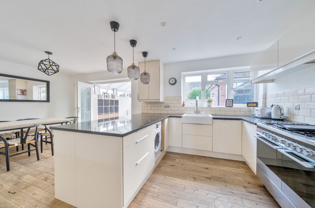 Property photo 2 of 25 1382516-7-691B477...