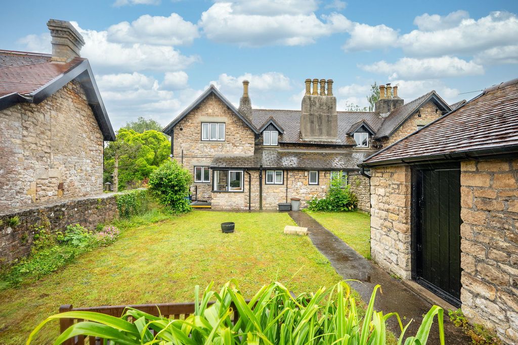 Property photo 2 of 23