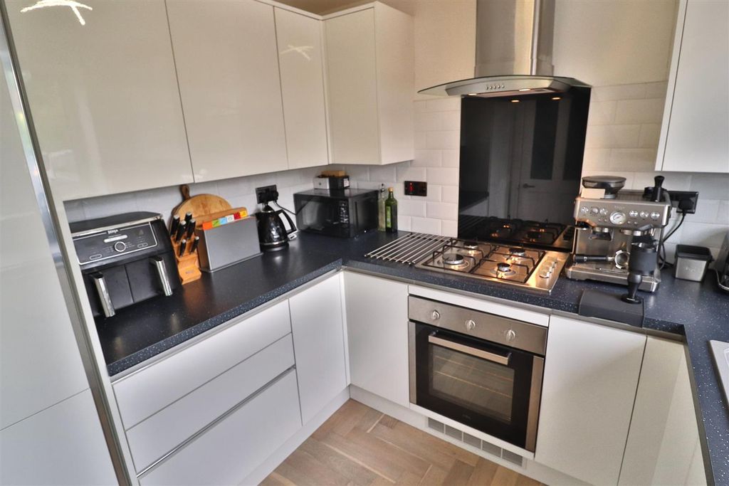 Property photo 3 of 14 Kitchen