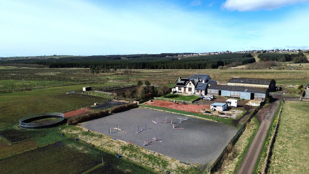 Property photo 2 of 25