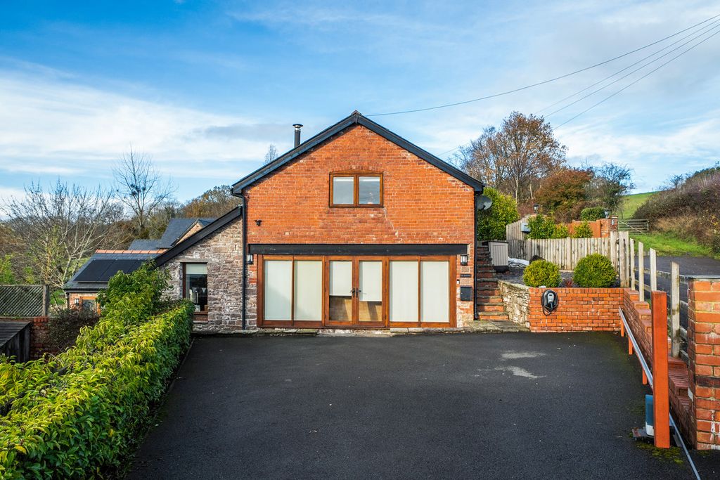 Property photo 1 of 31