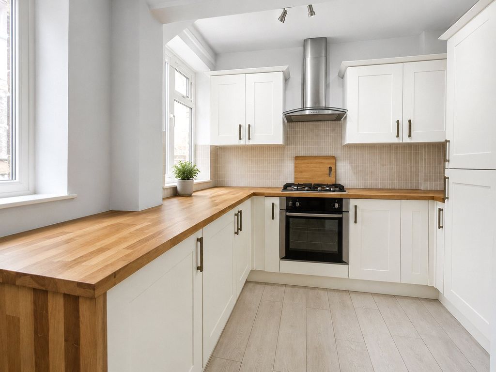 Property photo 3 of 7 Kitchen