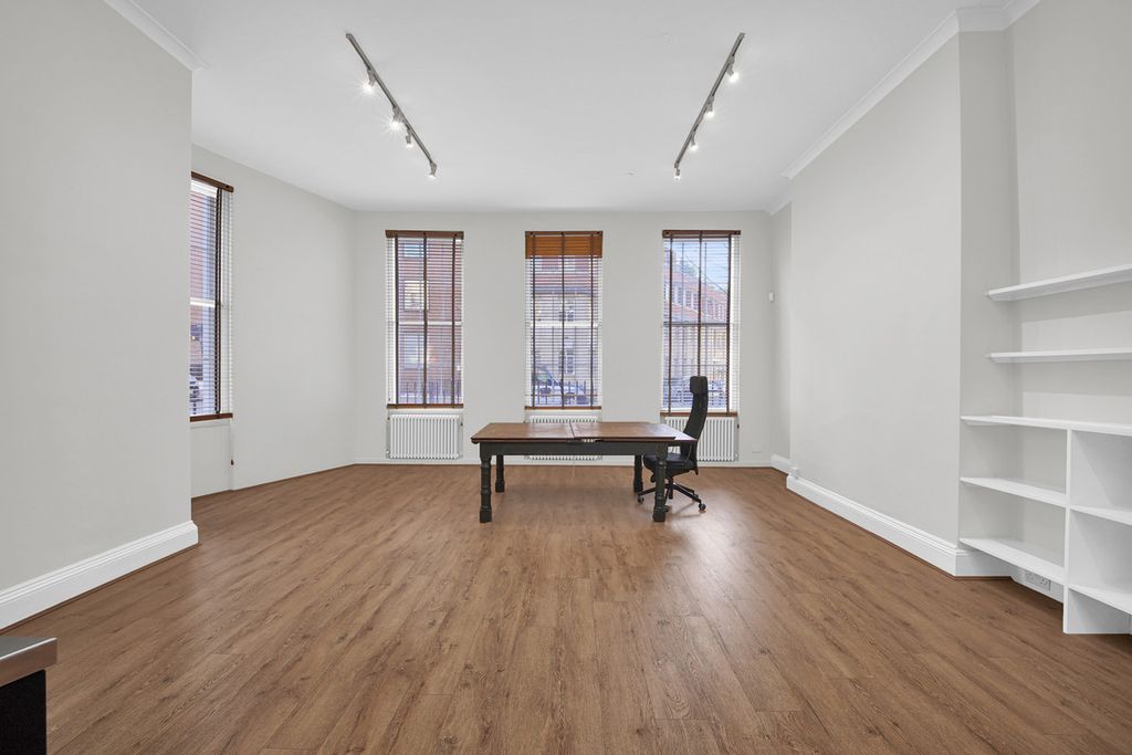 Property photo 2 of 46