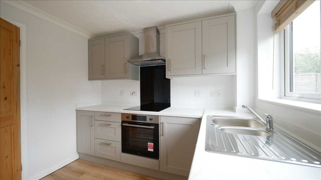 Property photo 3 of 13 Kitchen