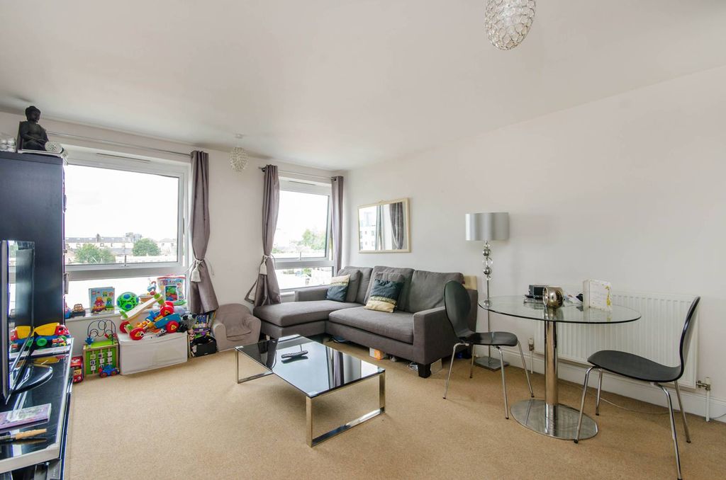 Property photo 3 of 6