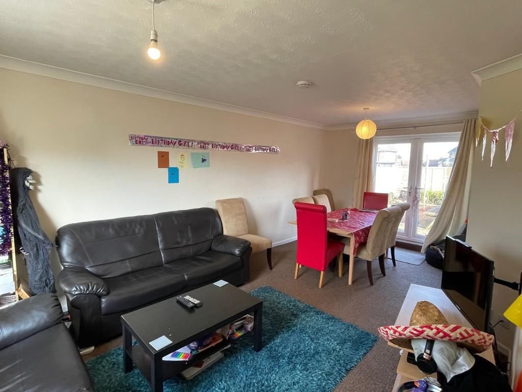 Property photo 2 of 7 A Spacious And Inviting Large Modern Living Room, ...