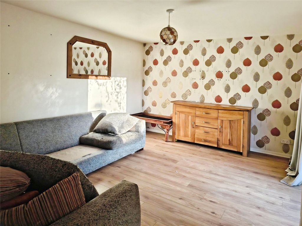 Property photo 2 of 9 Lounge