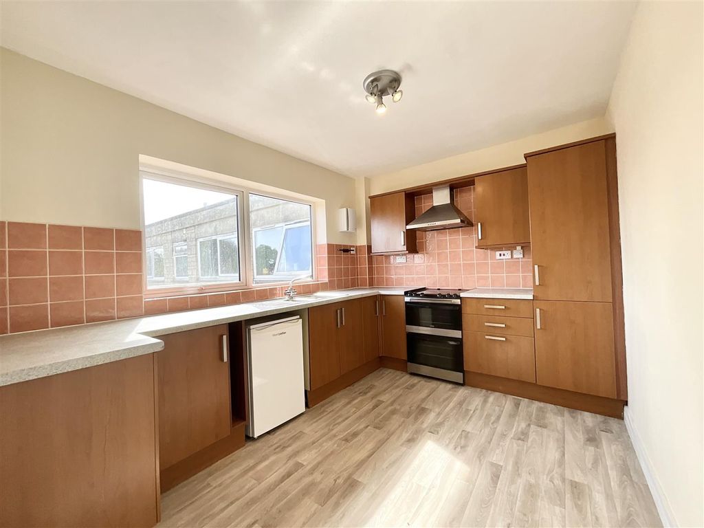 Property photo 3 of 8 Kitchen/Breakfast Room