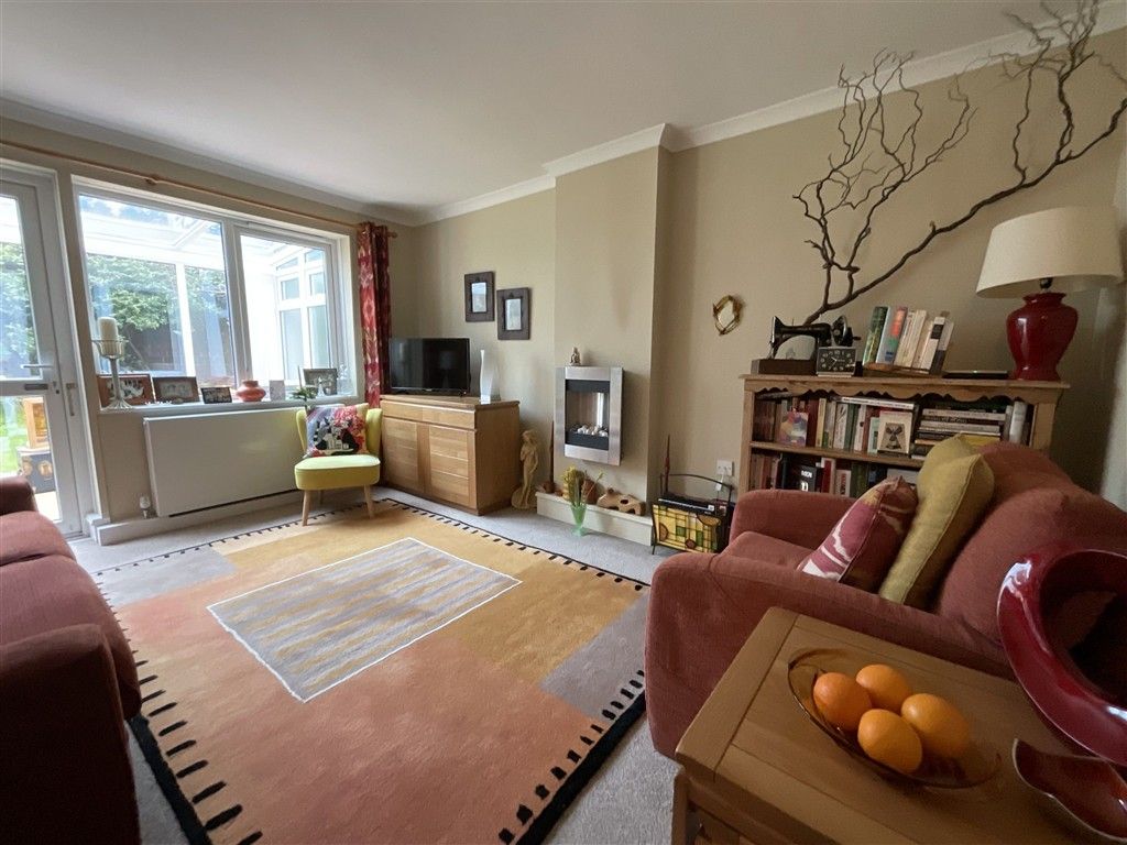 Property photo 3 of 6 Lounge