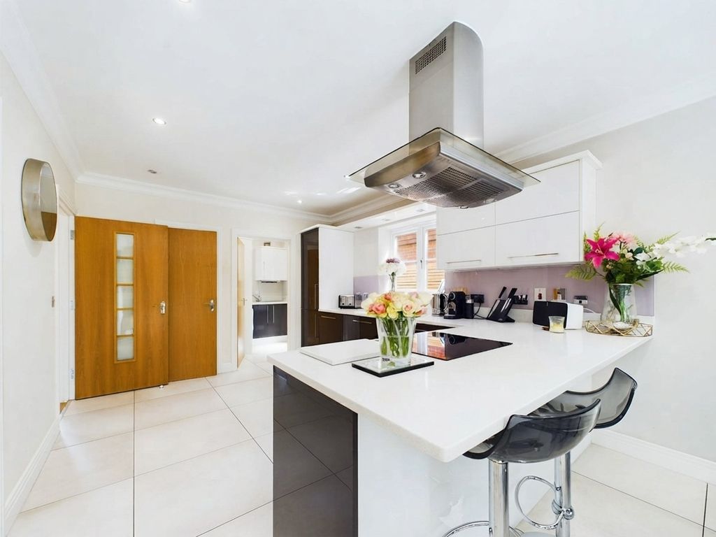 Property photo 2 of 21 Picture No. 32