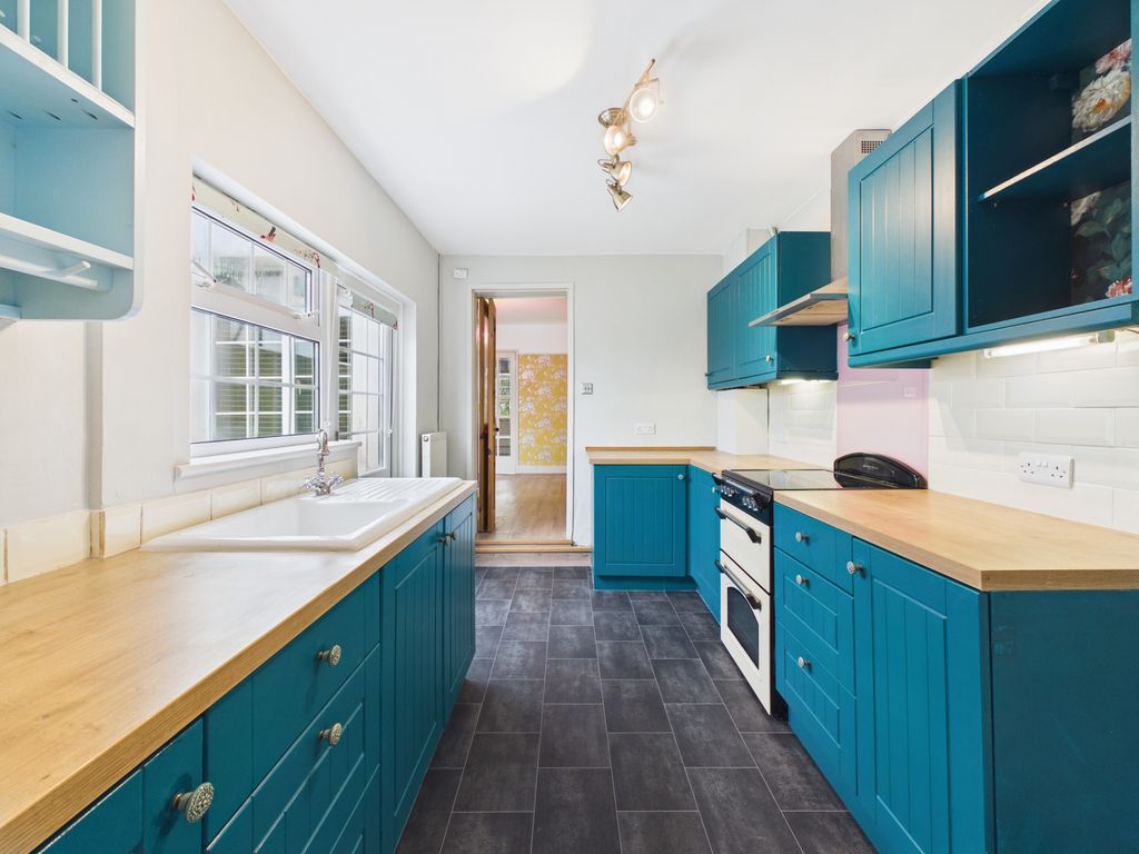 Property photo 2 of 10 Kitchen