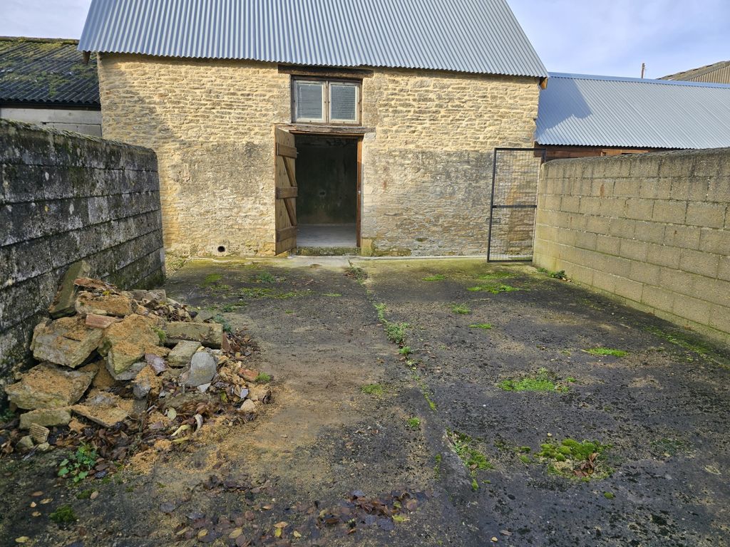 Property photo 1 of 4 F12A Outside 1