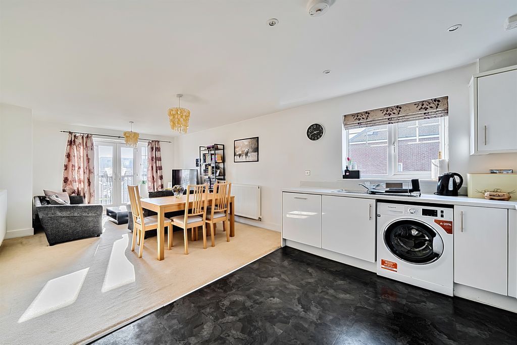 Additional image 5 of 2 bed flat for saleFoxglove Drive, Maidenhead SL6