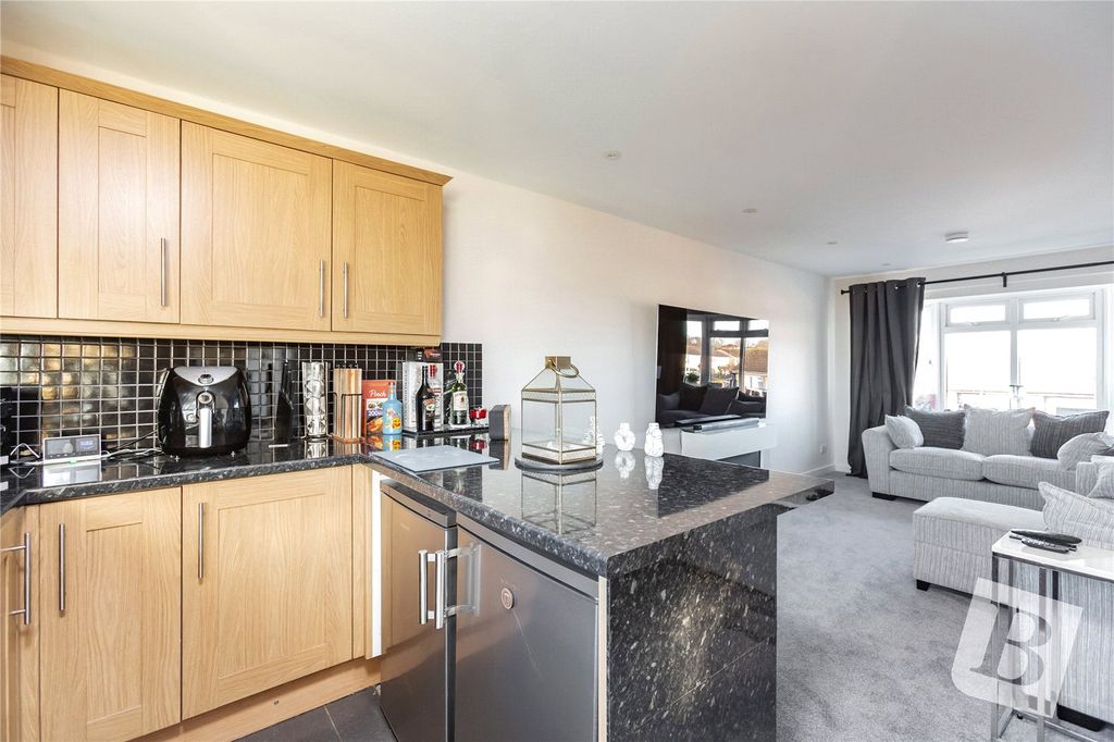 Property photo 3 of 14 Kitchen