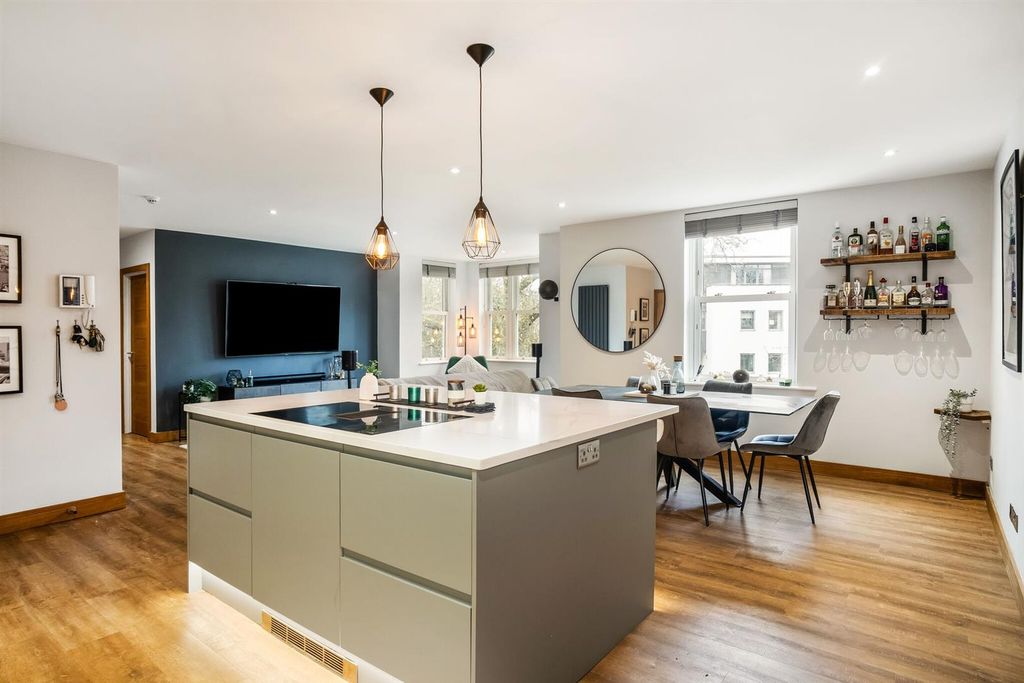 Property photo 3 of 15 Living Island To TV.Jpg
