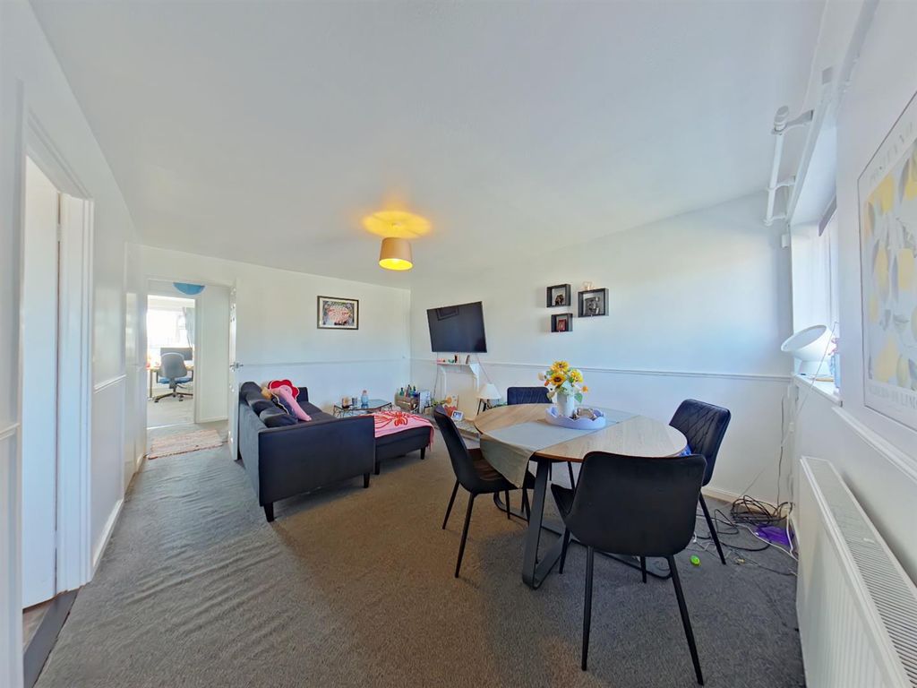 Property photo 2 of 13 Lounge
