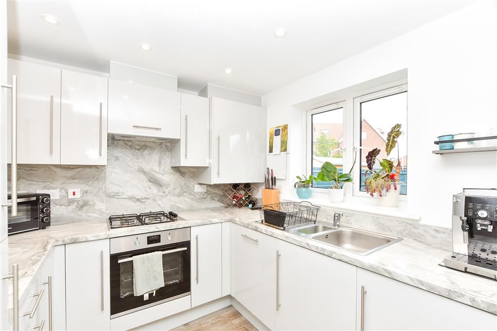 Property photo 3 of 15 Kitchen