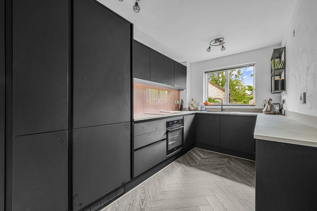 Property photo 2 of 11 Kitchen