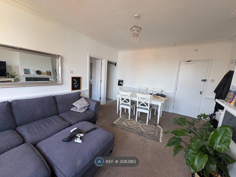 Property photo 2 of 9 Lounge/Dining Area