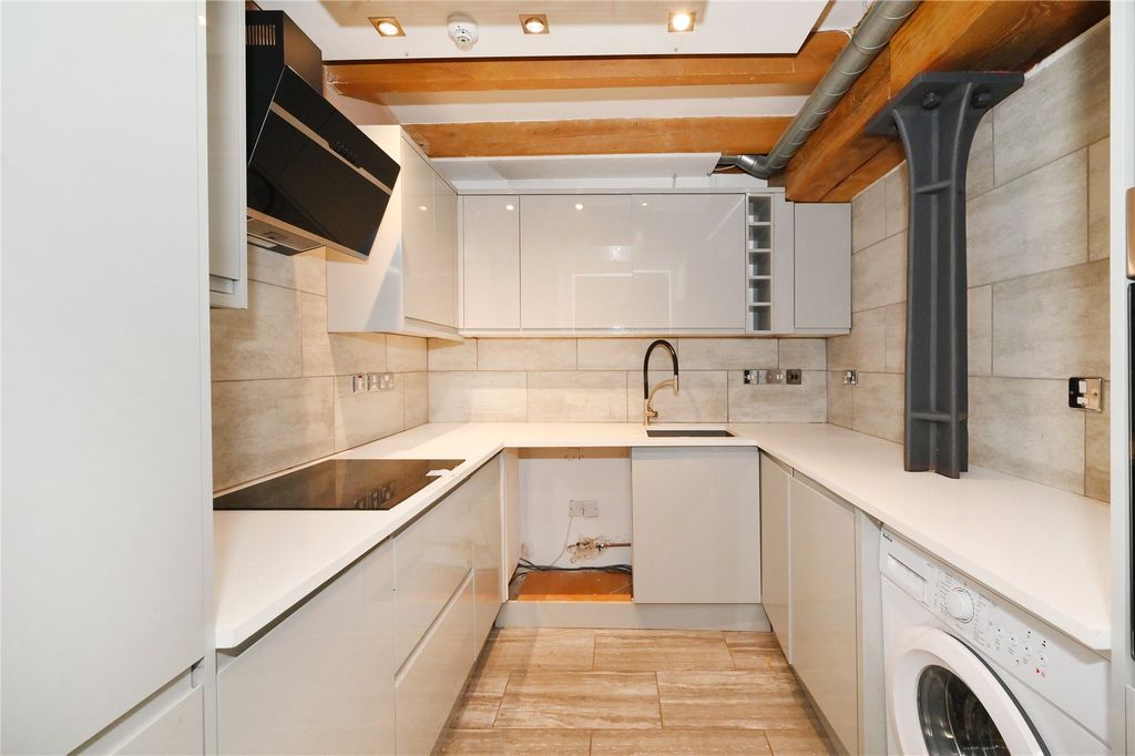 Property photo 3 of 17 Kitchen