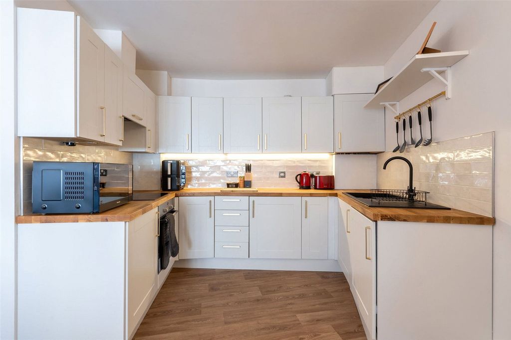 Property photo 3 of 21 Kitchen