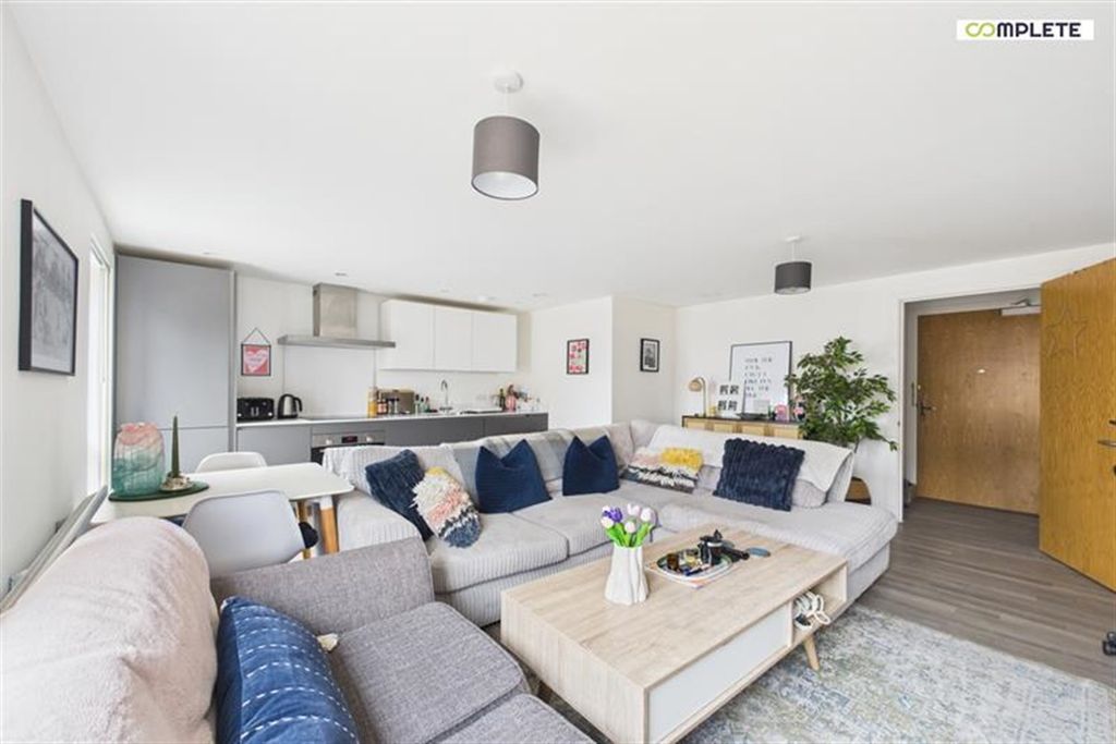 Property photo 1 of 17 (Main)