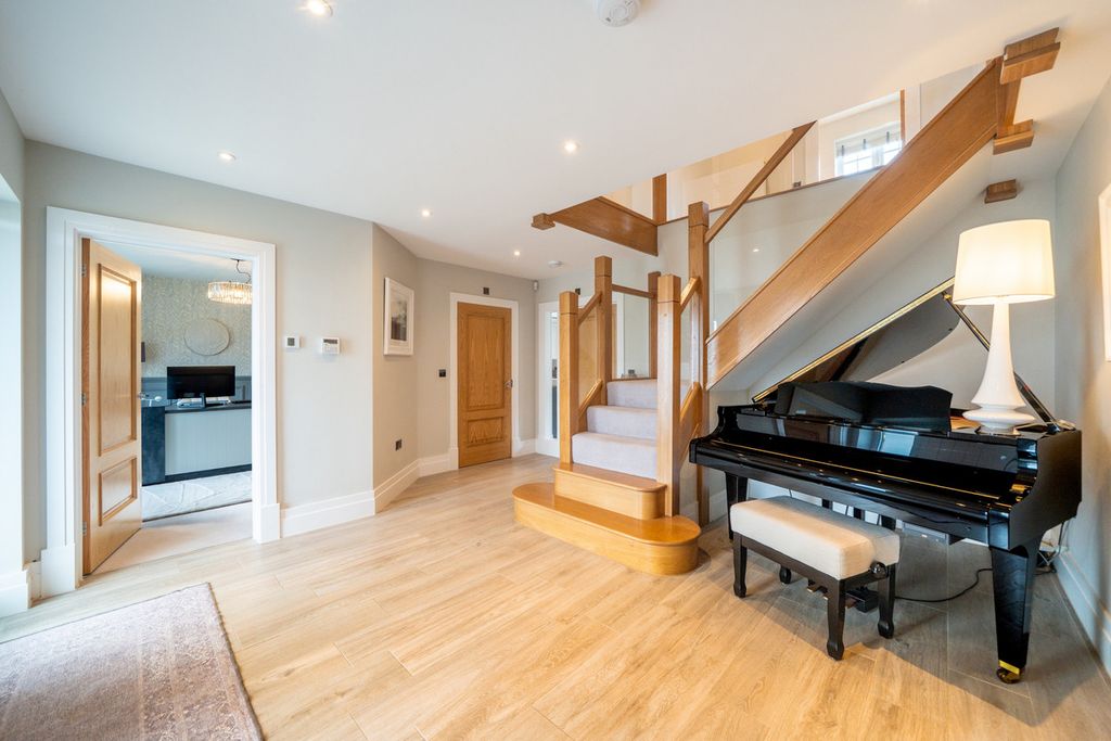 Property photo 2 of 43