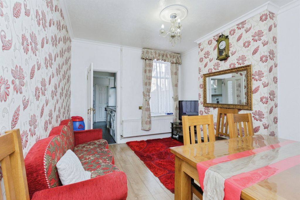 Property photo 2 of 17