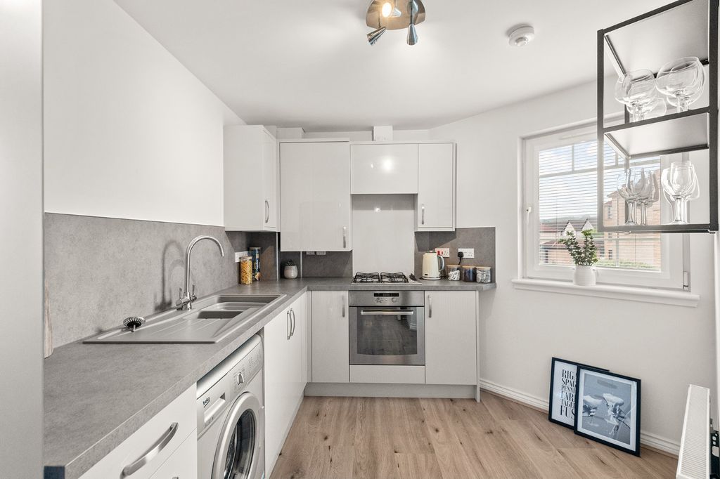 Property photo 2 of 13 5245793