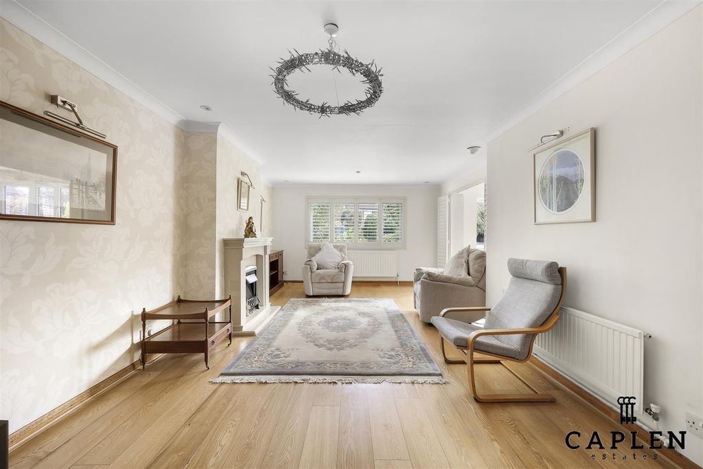 Property photo 2 of 23 4D4A4646.Jpg