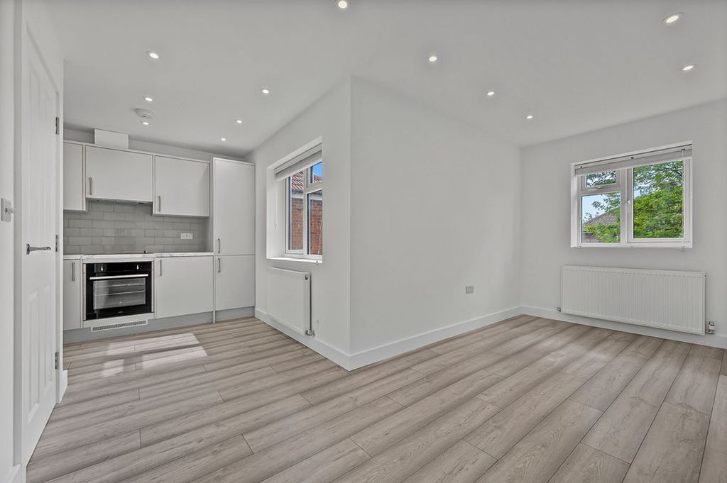 Property photo 2 of 6 Kitchen/Dining
