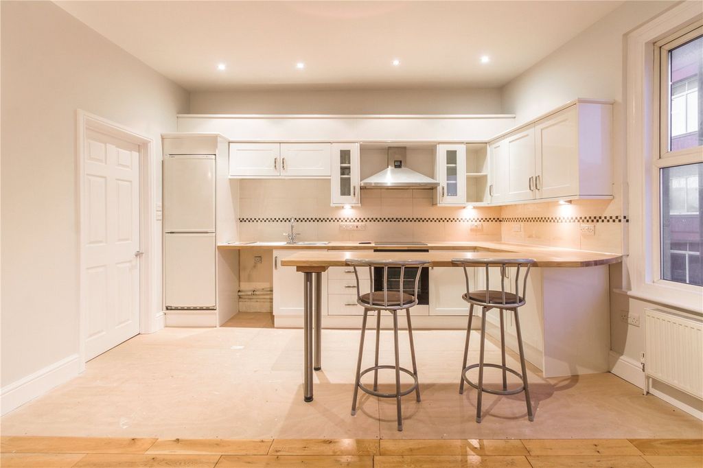 Property photo 3 of 10 Picture No. 02