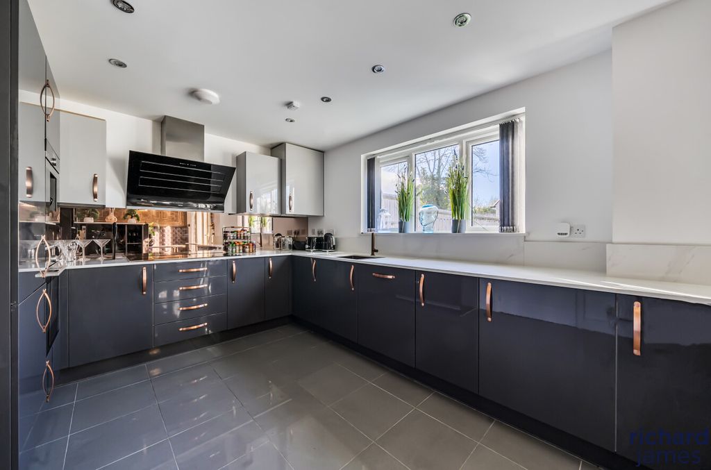 Property photo 2 of 23 A39A495413dc4E2F80Da875De966874A