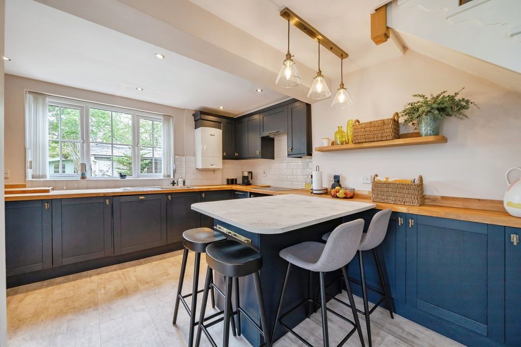 Property photo 2 of 20 Breakfast Kitchen