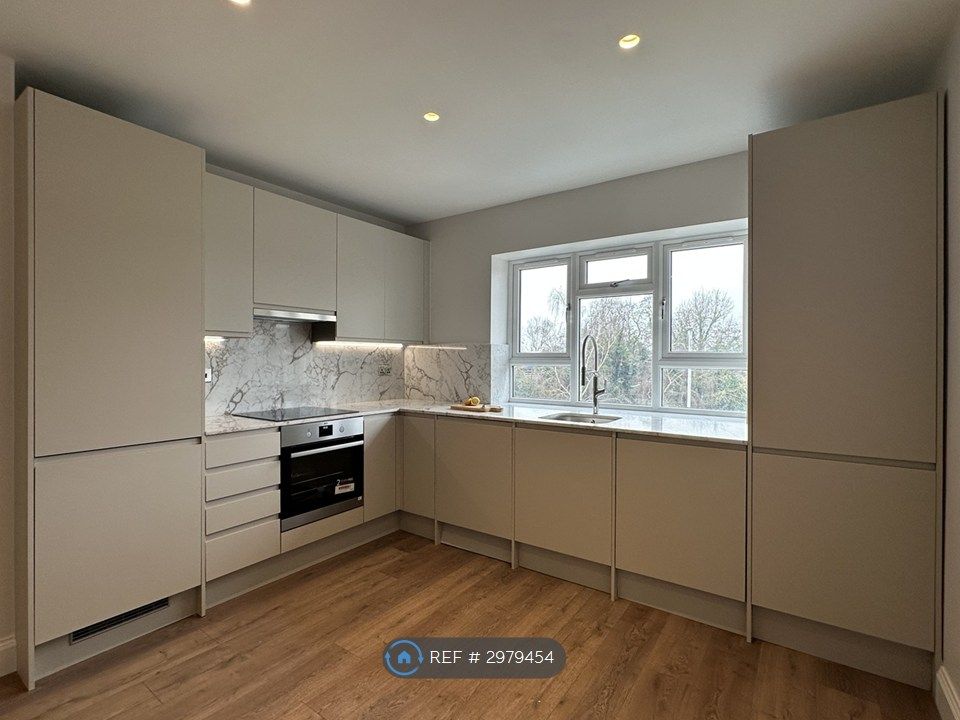 Property photo 1 of 7 Kitchen