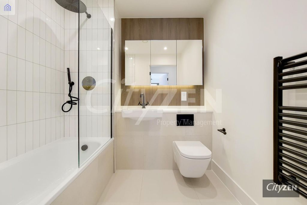 Property photo 3 of 9 Bathroom