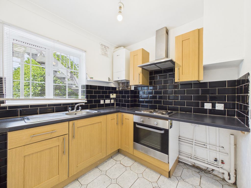 Property photo 3 of 6 Cam03519G0-Pr0542-Still003