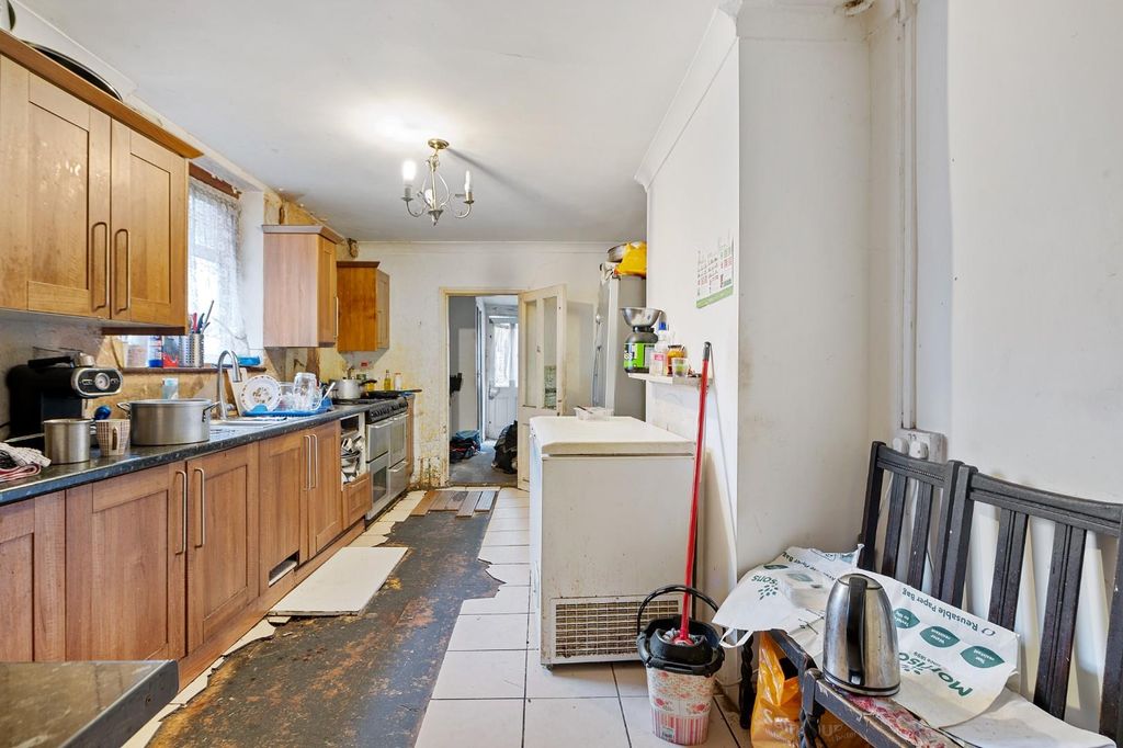 Property photo 3 of 11 Kitchen/Diner