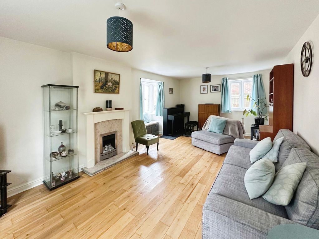 Property photo 3 of 11
