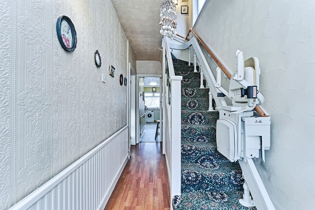 Property photo 2 of 21