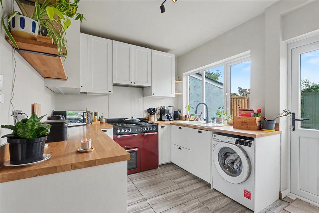 Property photo 3 of 16 Kitchen